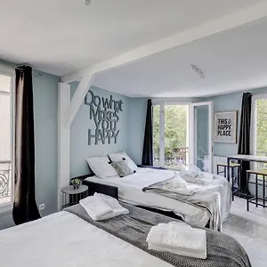 146 Philippe, Large Studio, Center Appartement