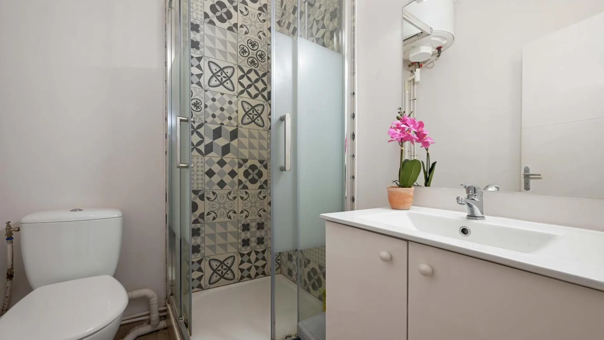 A Modern Apartment Situated Just A Few Steps From The Canal Saint Martin Paris